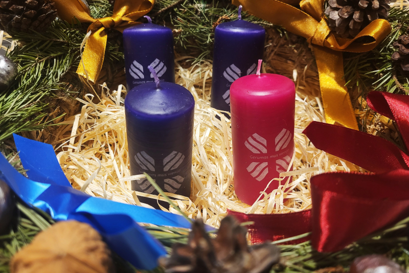 Prasideda adventas – Caritas kviečia padėti vargstantiems ir parsinešti šviesos